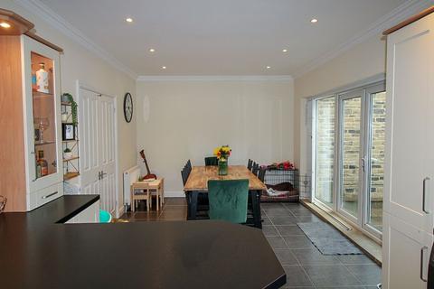 Greenside Lodge Greenside, Rotherham, S61 4PT