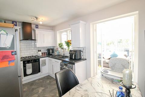 27 Mulberry Close, Parkgate, Rotherham, S62 6BW