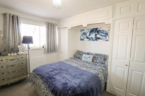 27 Mulberry Close, Parkgate, Rotherham, S62 6BW