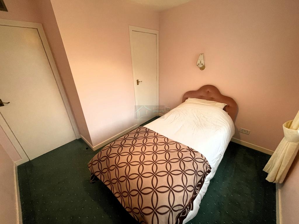 Bedroom 2b.JPG