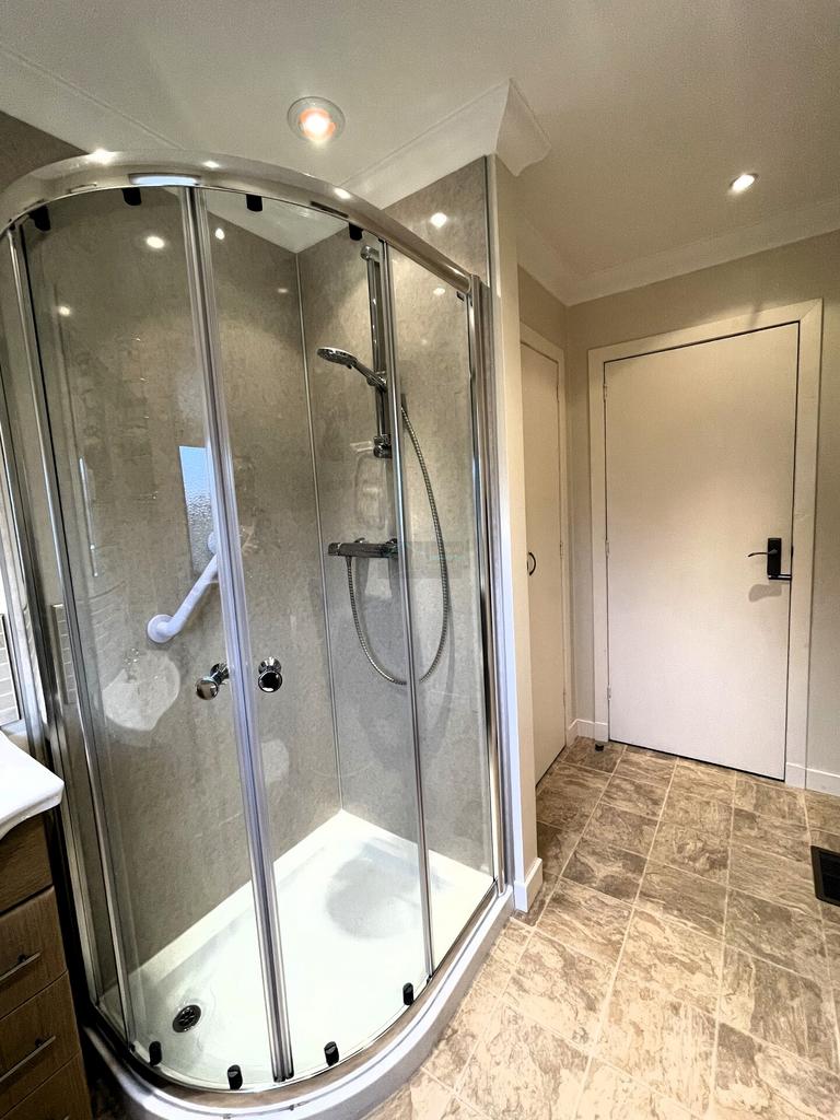 Shower Room b.JPG