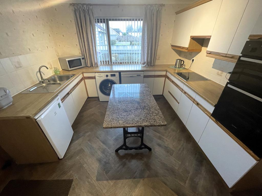 Kitchen a.JPG