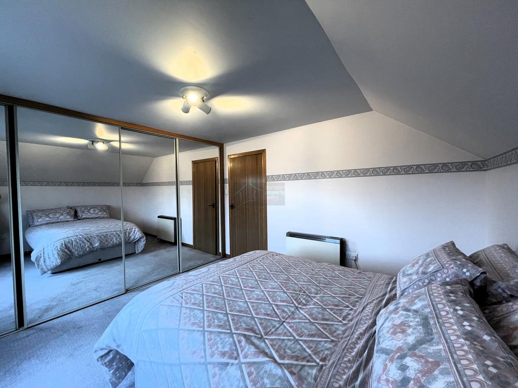 Bedroom 4b.JPG