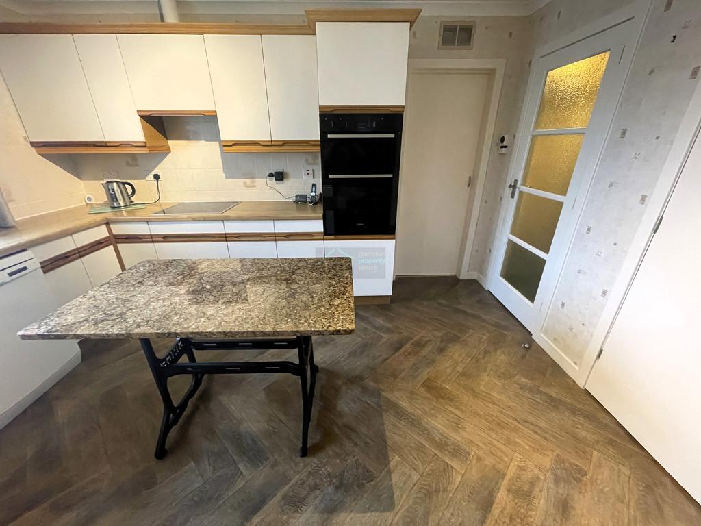 Kitchen c.JPG