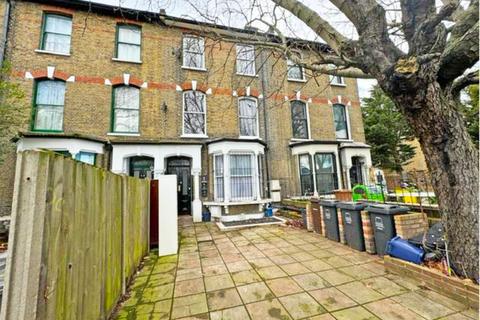 3 bedroom flat to rent, 15 Urswick Road, London, E9