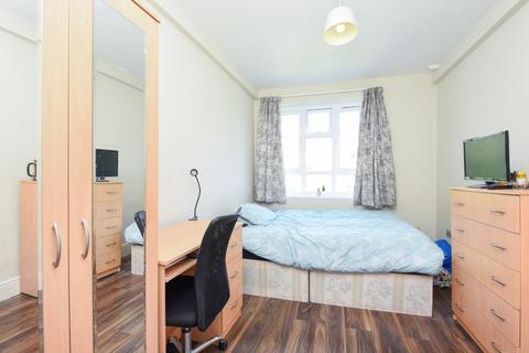 4 bedroom flat to rent, White City Estate London W12