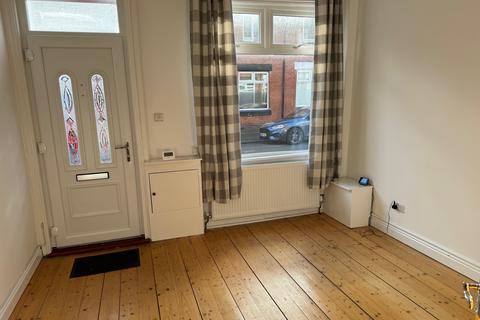 2 bedroom terraced house to rent, Beaconsfield Road, Altrincham WA14