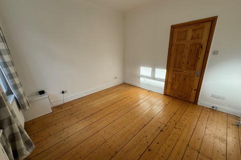 2 bedroom terraced house to rent, Beaconsfield Road, Altrincham WA14