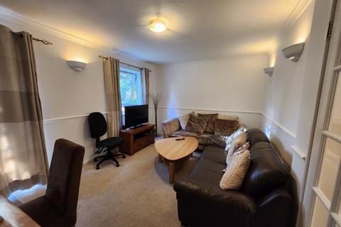 2 bedroom flat to rent, Riverside Close, Kings Langley WD4