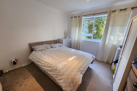 2 bedroom flat to rent, Riverside Close, Kings Langley WD4