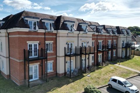 2 bedroom flat to rent, Navarre Court, 10 Primrose Hill, Kings Langley WD4