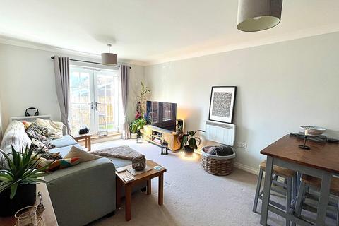 2 bedroom flat to rent, Navarre Court, 10 Primrose Hill, Kings Langley WD4