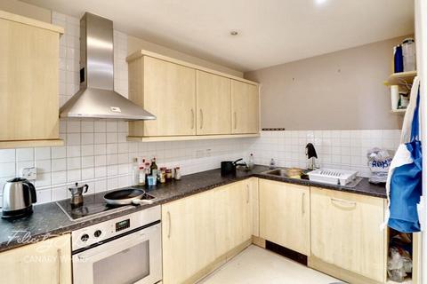 3 bedroom apartment to rent, Branch Road, London