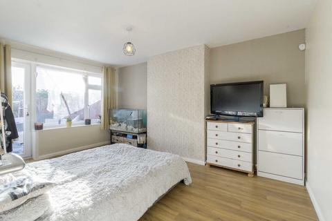 14 High View, Deanshanger, Milton Keynes, MK19 6LN