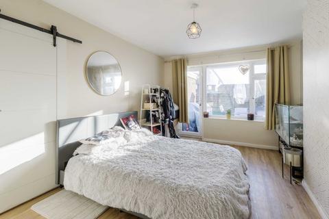 14 High View, Deanshanger, Milton Keynes, MK19 6LN
