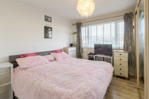 14 High View, Deanshanger, Milton Keynes, MK19 6LN