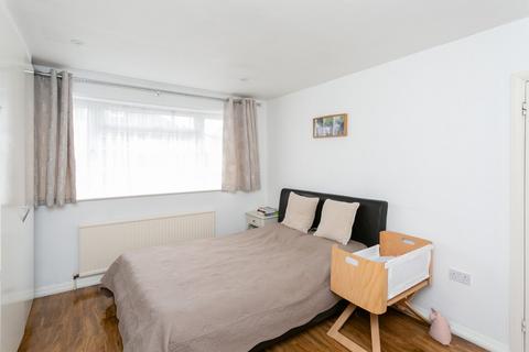 34 Duncan Way, Bushey, WD23 2BQ