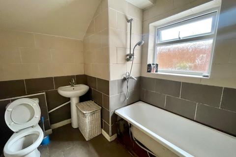 4 bedroom semi-detached house for sale, Keelinge Street, Wednesbury DY4