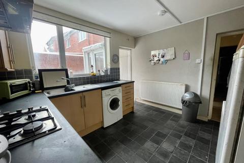 4 bedroom semi-detached house for sale, Keelinge Street, Wednesbury DY4