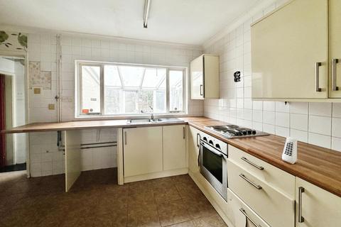3 bedroom end of terrace house for sale - Lowe Avenue, Wednesbury WS10