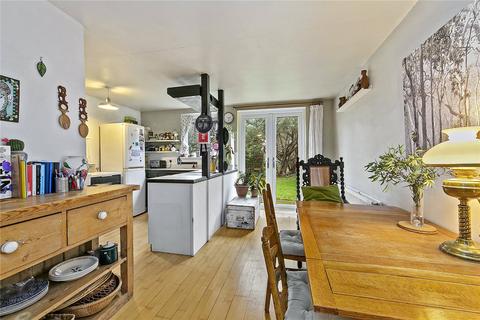 6 Priory Road, Richmond, TW9 3DF