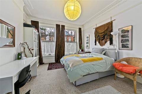 6 Priory Road, Richmond, TW9 3DF