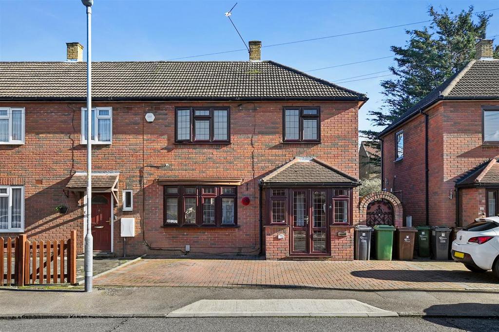 Marston Avenue, Dagenham, Essex 3 bed end of terrace house for sale £