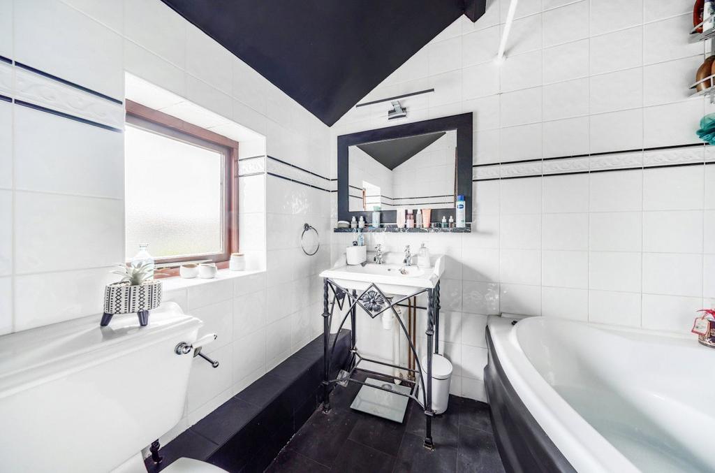 En Suite Bathroom