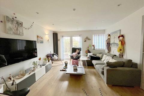 1 Lea Close, Bushey, WD23 3BT
