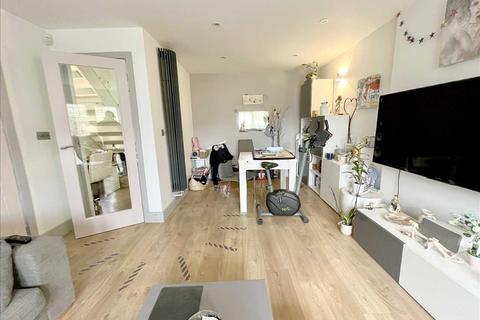 1 Lea Close, Bushey, WD23 3BT