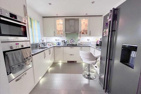 1 Lea Close, Bushey, WD23 3BT