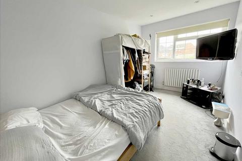 1 Lea Close, Bushey, WD23 3BT