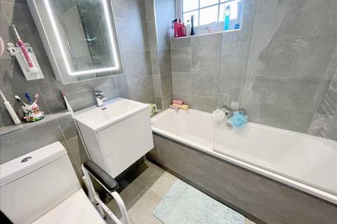 1 Lea Close, Bushey, WD23 3BT