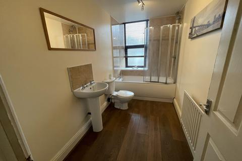 2 bedroom terraced house to rent, Cross Roads, Keighley BD22