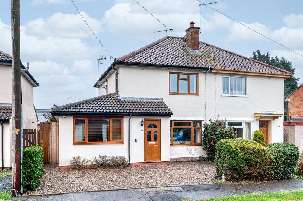 Oakleigh Avenue, Hallow, Worcester... 3 bed semidetached house for
