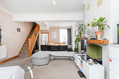 3 bedroom terraced house for sale - Harvey Road, London E11