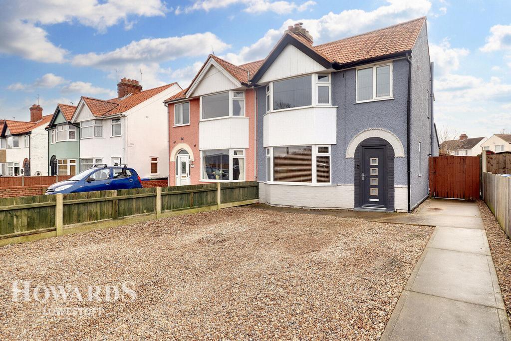Waveney Drive, Lowestoft 3 bed semidetached house for sale £225,000