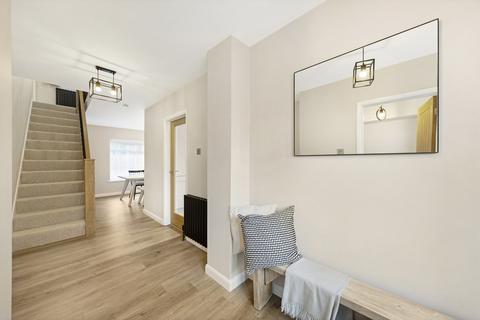 4 Wellingborough Road, Isham, Kettering, NN14 1HR