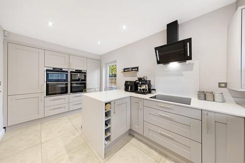 4 Wellingborough Road, Isham, Kettering, NN14 1HR