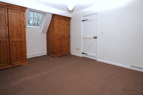 2 bedroom end of terrace house to rent, Coppice Lane, SS15