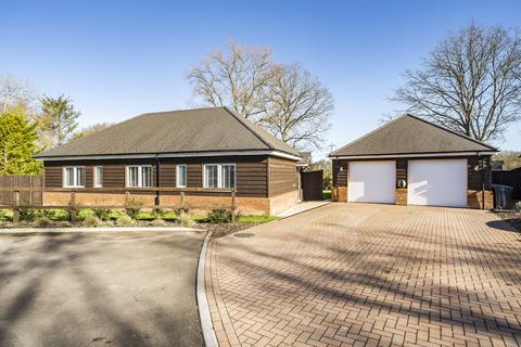 3 bedroom bungalow for sale - Chestnut Drive, Fair Oak, Eastleigh, Hampshire, SO50