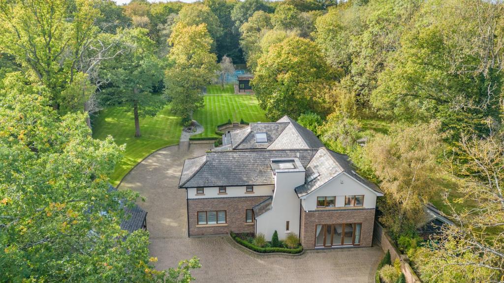 Park Street Lane, Park Street, St. Albans, Hertfordshire 5 bed detached