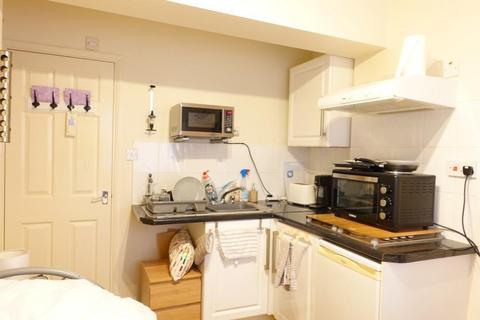 1 bedroom in a house share to rent, Upper Stone Hayes, Milton Keynes MK14