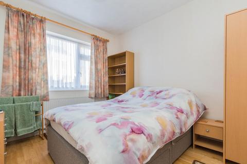 3 Drayton Road, Irthlingborough, Wellingborough, NN9 5TA