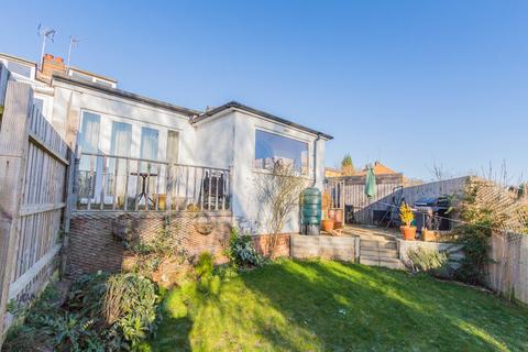 3 Drayton Road, Irthlingborough, Wellingborough, NN9 5TA