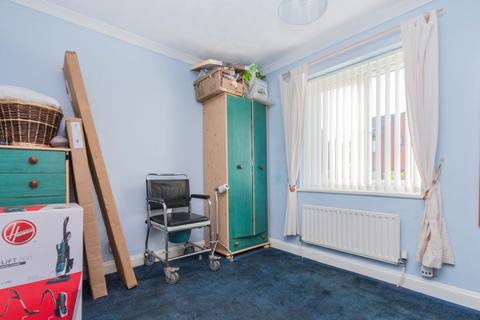 3 Cross Way, Irthlingborough, Wellingborough, NN9 5RR