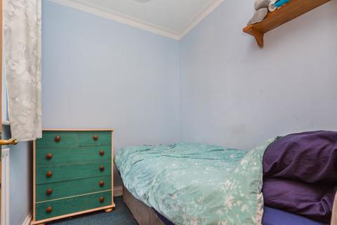 3 Cross Way, Irthlingborough, Wellingborough, NN9 5RR