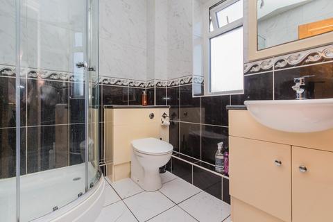 3 Cross Way, Irthlingborough, Wellingborough, NN9 5RR