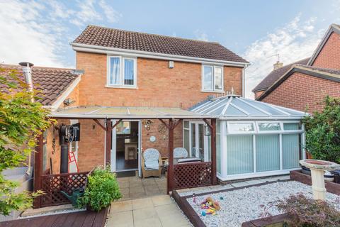 3 Cross Way, Irthlingborough, Wellingborough, NN9 5RR