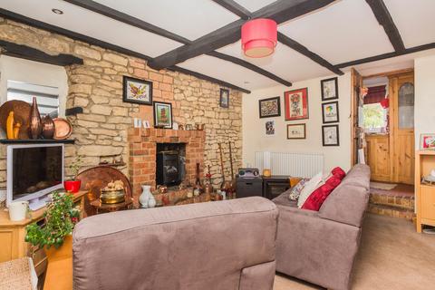 2 bedroom cottage for sale, High Street, Irthlingborough NN9
